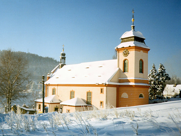 Kostel v Jetřichovicích po obnově.
