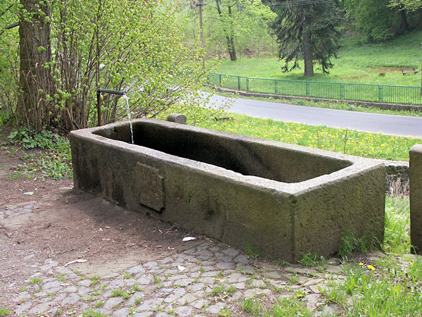 Alte Steinbrunnen in Krásný Buk (Schönbüchel).