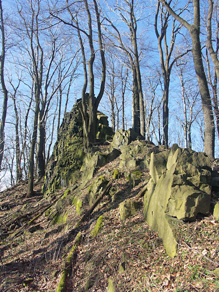 Felsen am Gipfel des Slavíček (Slabitschken).