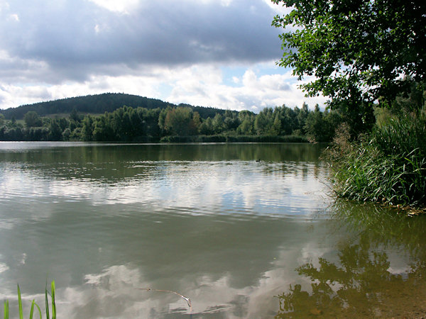 Morgenstimmung am Školní rybník (Schulteich) in Rybniště (Teichstatt).