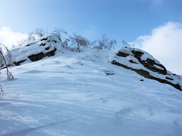 Der nordöstliche Felsvorsprung des Malý Stožec (Kleiner Schöber).
