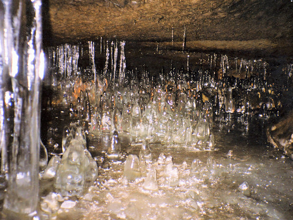 Die Elfenhöhle (Nixenhöhle, Feenhöhle) im Kyjovské údolí (Khaatal).