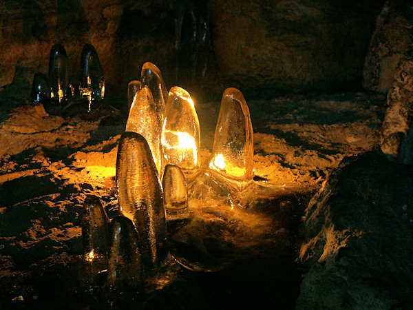 Ledová výzdoba v Jeskyni víl.