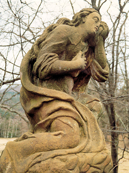 Socha Máří Magdalény na Křížovém vrchu u Cvikova.