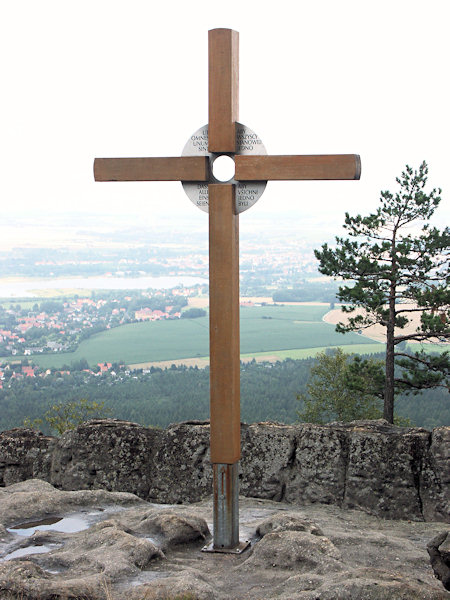 Dřevěný kříž na Töpferu.