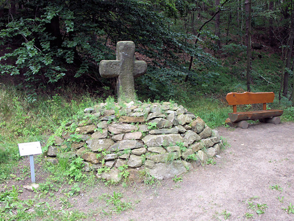 Smírčí kříž u samoty Teufelsmühle.