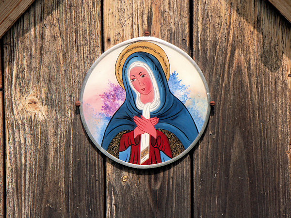 Malovaný obrázek Panny Marie na studánce v Radvanci.