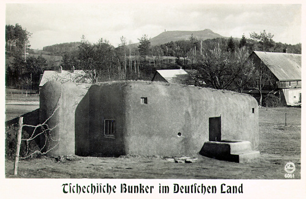 Památný bunkr henleinovců na severním okraji Mařenic, po pravé straně silnice směrem na Juliovku. Jedná se o řopík č. M1/234/A180 (asi 1939).