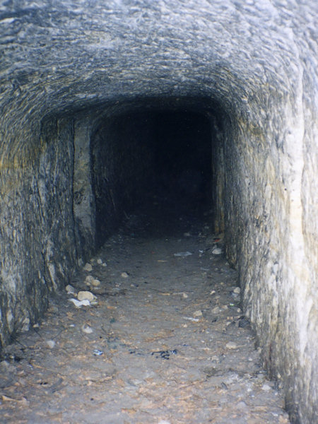 Stollen im nicht fertiggestellten unterirdischen Luftschutzraum aus dem 2. Weltkrieg unter dem Zelený vrch (Grünberg).