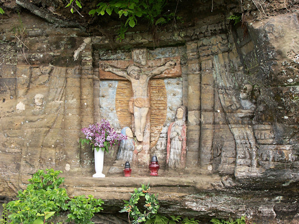 Relief der Kreuzigung in Radvanec (Rodowitz).