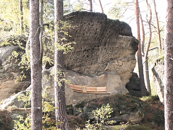 Bývalá vyhlídka Karlsruhe (Karlův odpočinek) v Kunratických skalách.