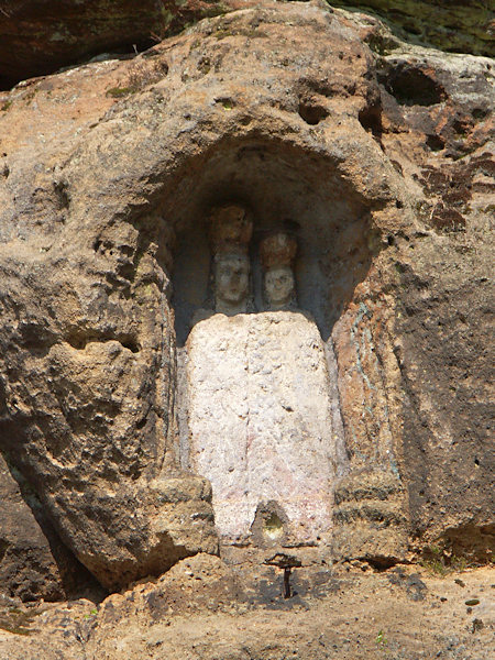 Lidový reliéf Madony v Juliovce.