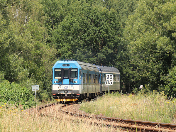 Osobní vlak z Rumburka přijíždí do Krásné Lípy.