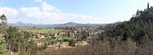 Blick vom Waldtheater bei Sloup (Bürgstein) nach Norden. Blick vom Waldtheater bei Sloup (Bürgstein) nach Norden.