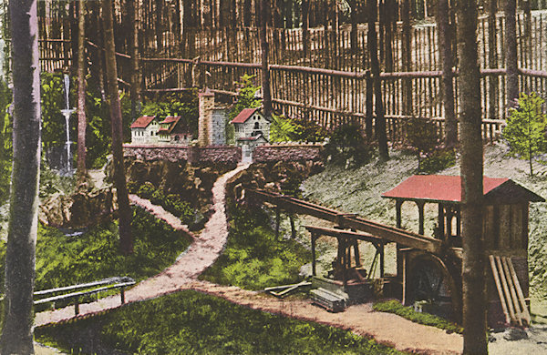 On this picture postcard you see one part of the miniature village 'Brandmühle' with models of mills made between 1900 and 1941 by Anton Gampe from Česká Kamenice. After 1945 this interesting attraction had been destroyed.
