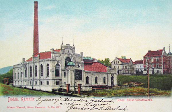 Tato pohlednice zachycuje bývalou městskou elektrárnu, postavenou v letech 1900-1902 na jižním okraji města.