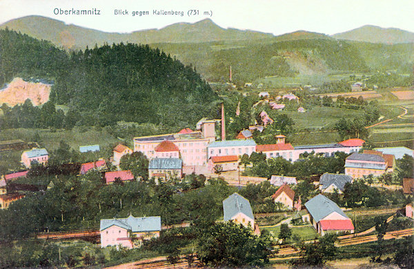 Auf dieser Ansichtskarte von Horní Kamenice (Ober-Kamnitz) von 1910 sieht man die 1865-1869 durch Umbau der älteren Horní mlýn (Obermühle) entstandene vierte Preidelsche Spinnerei.
