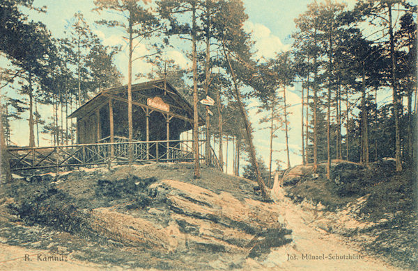 Auf dieser Ansichtskarte vom Jahr 1942 ist die Münzel-Schutzhütte, die an der Dreifaltigkeits-Kapelle unterhalb der Jehla (Nolde) stand, abgebildet.