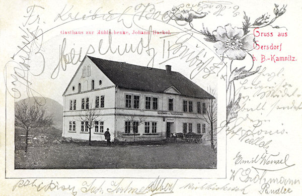 Na této pohlednici vidíme bývalý hostinec „U mlýna“ (Mühlschenke), který stával stranou od osady u hlavní silnice do České Kamenice.