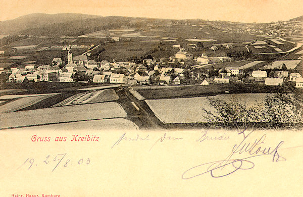 Pohlednice z roku 1903 zachycuje střední část města s kostelem sv. Jiří z jižní strany. V pozadí vpravo vidíme Novou Chřibskou a vlevo Široký vrch.