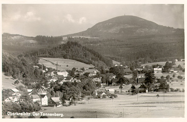 Auf dieser Ansichtskarte von 1934 sieht man Horní Chřibská (Oberkreibitz) mit der Dominante der Jedlová (Tannennerg) im Hintergrund.