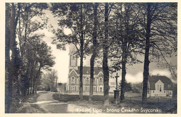 Na této poválečné pohlednici vidíme Starokatolický kostel, který stával u silnice do Doubice naproti městskému parku.