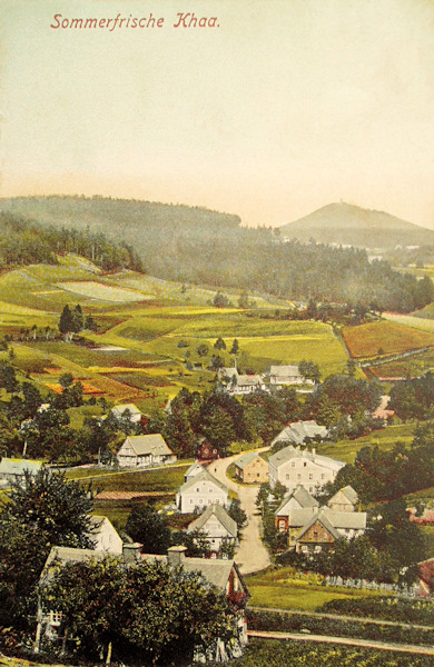 Tato pohlednice zachycuje střední část Kyjova s Vlčí horou v pozadí.