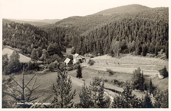Pohlednice z roku 1932 zachycuje Český mlýn z jihovýchodní strany.