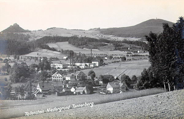Pohlednice z roku 1916 zachycuje střední část obce s továrními budovami u silnice do Jiřetína. V pozadí vlevo vidíme skalisko se zříceninou Tolštejna, vpravo od něj louky nad osadou Rozhled a zcela vpravo horu Jedlovou.