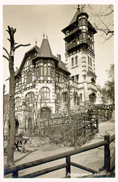 On this picture postcard the excursion restaurant on the Hrádek-hill is shown from an different direction. The building served also after World War Two, but in the 90s of the 20th century because of the lack of interest of its new owners very quickly fell to ruins. Before being fully ruined it was saved after 2000by the joint efforts of the Czech and German public.