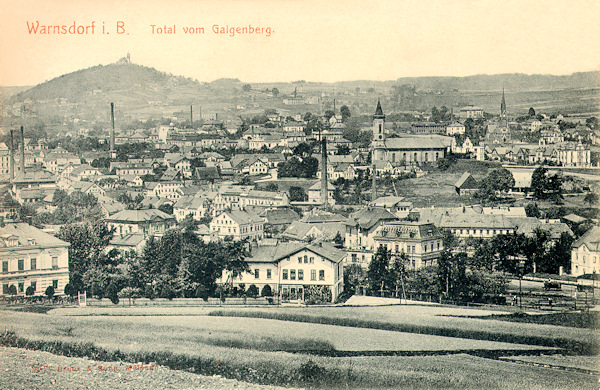 On this picture postcard from the beginning of the 20th century we see the eastern part of the town from the Šibeniční vrch-hill above the railway station. From the housing protrudes the Old Catholic Transformation church and in the left background  rises the Hrádek-hill with its excursion restaurant.