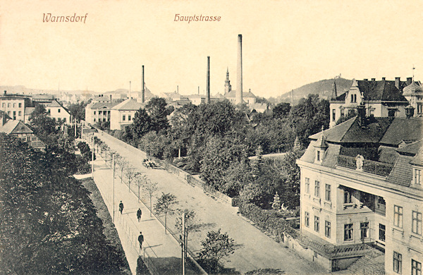 This picture postcard from 1911 shows the central part of the main road called Národní ulice with the adjacent park. In the foreground there is the already demolished house No. 506, in the background the church St. Peter and Paul at the market place and the Hrádek-hill are seen.