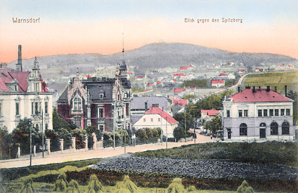 On this picture postcard from the years before World War One the villas in the Tyršova ulice-street are shown. In the former club-house on the right side today there is the theatre, the fields in the foreground were replaced by a park. The horizon behind of the town is closed by the Špičák-hill.