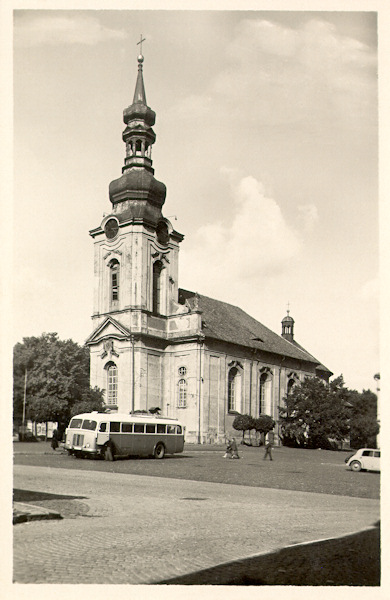 On this picture postcard from the half of the 20th century the barocque church St. Peter aud Paul finished in 1776 is shown. In this church on June 29, 1830 the first full performace of Beethoven's Missa Solemnis took place.