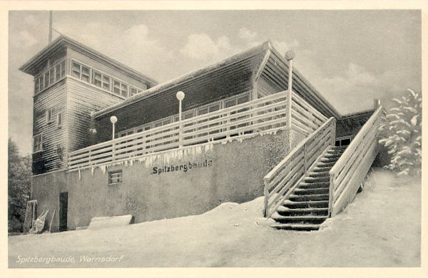 Auf dieser Winter-Ansichtskarte sieht man das dritte Restaurant auf dem Gipfel des Spičák (Spitzberg). Es überstand auch den 2. Weltkrieg, wurde aber später vom Grenzpolizei benutzt und ist dann in den 50. Jahren endgültig abgebrannt.
