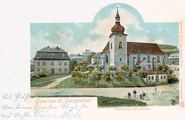 Diese Ansichtskarte von 1912 zeigt die aus der Wende des 16. und 17. Jahrhunderts stammende Kirche der Hl. Dreifaltigkeit in Jiřetín (St. Georgental). In dem Gebäude mit dem Mansardendach, der früheren Pfarrei, wurde im Jahre 1998 ein Regionalmuseum eröffnet.