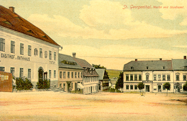 On this picture postcard from 1916 you see the northern side of the town square at the beginning of the 20th century. In the foreground there is the town hall and the inn. In 1966 the town hall and the two neighbouring houses had been demolished.