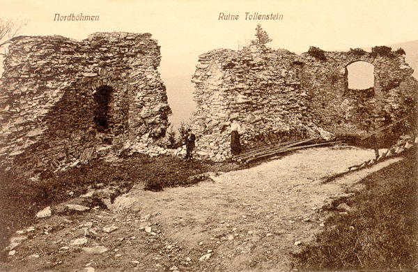 Diese Ansichtskarte aus den Jahren um 1910 zeigt die Mauerreste an der Nordseite der Burg.