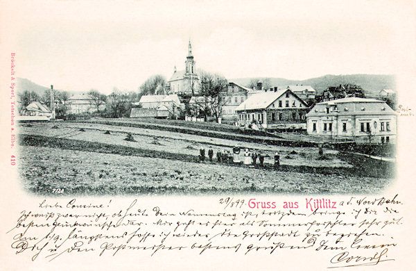 Pohlednice z roku 1899 zachycuje střed Kytlic s kostelem sv. Antonína Paduánského.