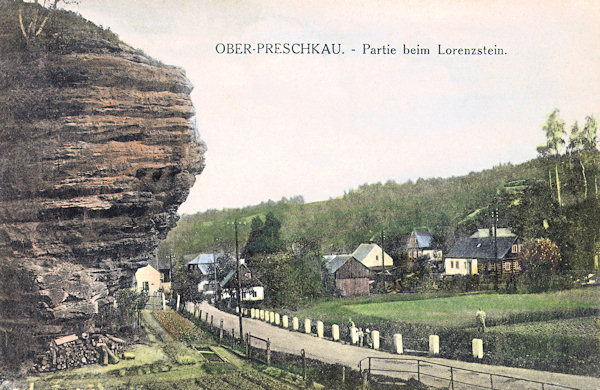 Na nedatované pohlednici Horního Prysku vidíme skálu, nazývanou dříve Lorenzstein, vyčnívající nad silnicí do Práchně.