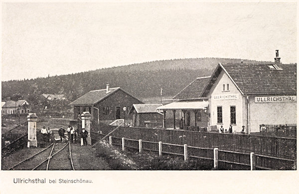 Tato nedatovaná pohlednice zachycuje dnes již zrušené nádraží v Novém Oldřichově.