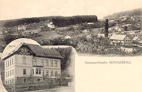 Na pohlednici z roku 1919 vidíme dolní část Slunečné s kostelem Nanebevzetí Panny Marie. Dole je výstavná budova školy z roku 1889.