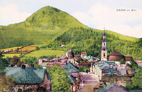 This picture postcard from the 20s of the 20th century shows the town centre with the main road coming from Česká Lípa and the church Assumption of the Virgin at the town square. In the background rises the Klíč-hill.