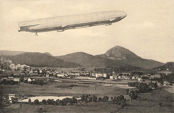 This picture postcard had been edited in 1913 on the occasion of the planned landing of the Zeppelin airship „Dresden“. Two times the bad weather caused a shift of the date of its landing and, finally, the Zeppelin landed at Nový Bor as late as 9th November 1913.