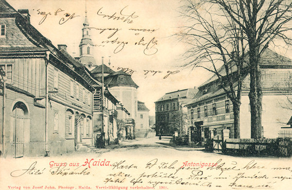 On this picture postcard from 1901 we see the upper part of the Antoniegasse street (now Sloupská ulice) behind of the church Assumption of the Virgin.