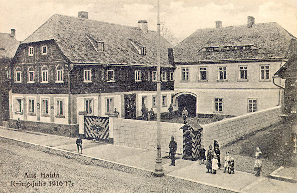 This picture postcard from 1917 shows the former house No.20 in the then Poststrasse-street (now T.G. Masaryk-street) in which resided the command of the garrison Nový Bor. In the 70s of the 20th century this house with its neighbours were demolished and replaced by prefabricated houses.