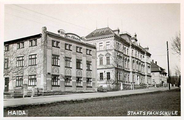 This picture postcard shows the beautiful building of the technical school for the glass-industry built between 1890 and 1892 in the street at present named „Wolkerova ulice“.