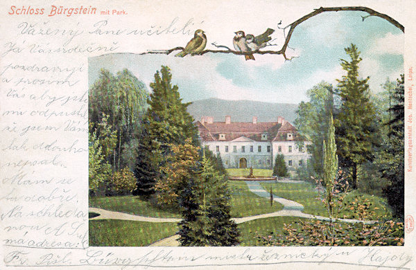 Auf dieser Ansichtskarte vom Jahre 1910 ist die Hintere Seite des Schlosses mit dem gepflegten Park, in dessen Mitte sich der Brunnen mit der Neptunstatue von Anton Max befindet.