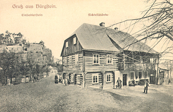 Na této pohlednici vidíme bývalý hostinec Fichtelschenke v původní podobě před rozšířením.
