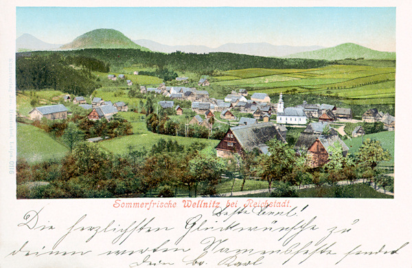Na pohlednici z roku 1900 je celkový pohled na Velenice s kostelem Nejsvětější Trojice. V pozadí na severozápadě vyčnívá výrazný kupovitý vrch Ortel a vlevo za ním Klíč.